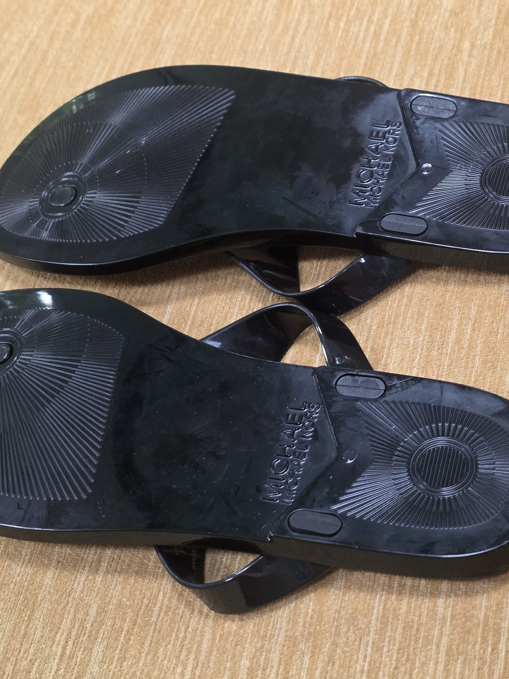 Michael Kors Black Jelly Logo Thong Sandals Size 10 Women's Like NEW - Picture 6 of 8